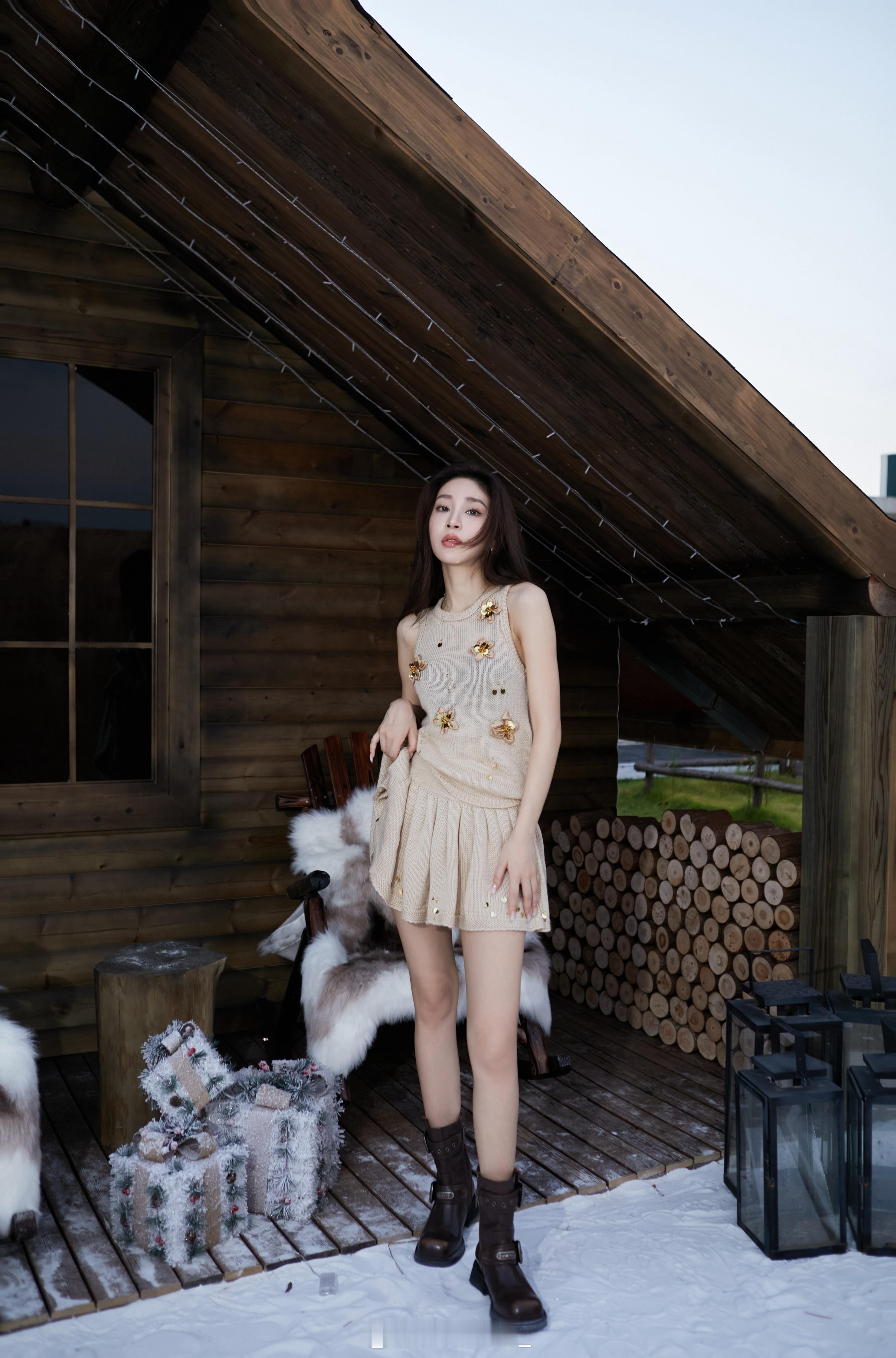 𝙔𝙤𝙡𝙖‘𝙨 𝙊𝙊𝙏𝘿  驼色系旅游穿搭  虽迟但到 ✌️针织