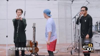 鹿晗五哈白米饭鹿晗谁都能搭哈哈哈哈哈 不挑不拣，来者不拒。鹿晗在五哈成了“白米饭