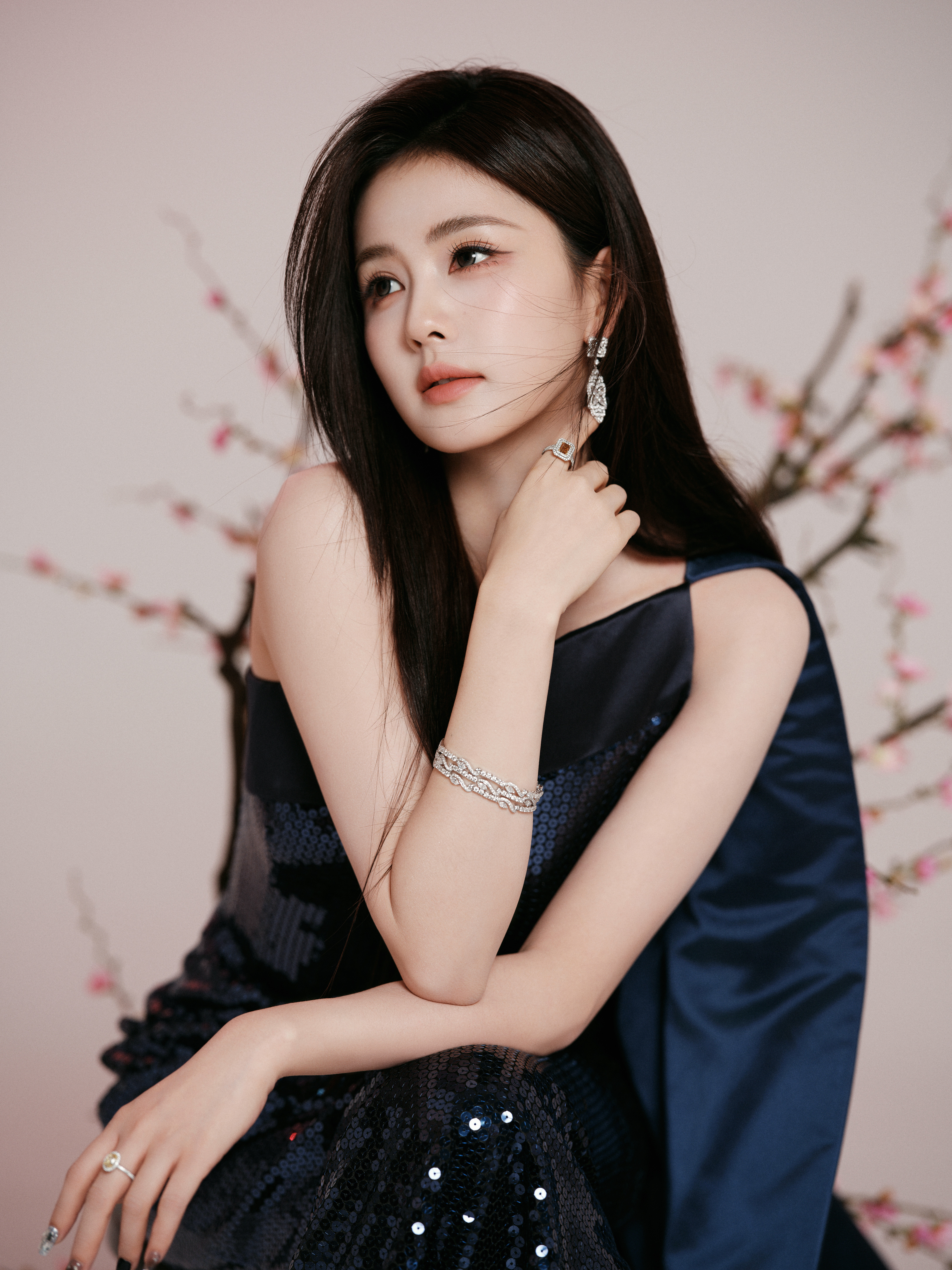 白鹿｜电视剧品质盛典 白鹿亮相电视剧品质盛典，身着Alexis Mabille 