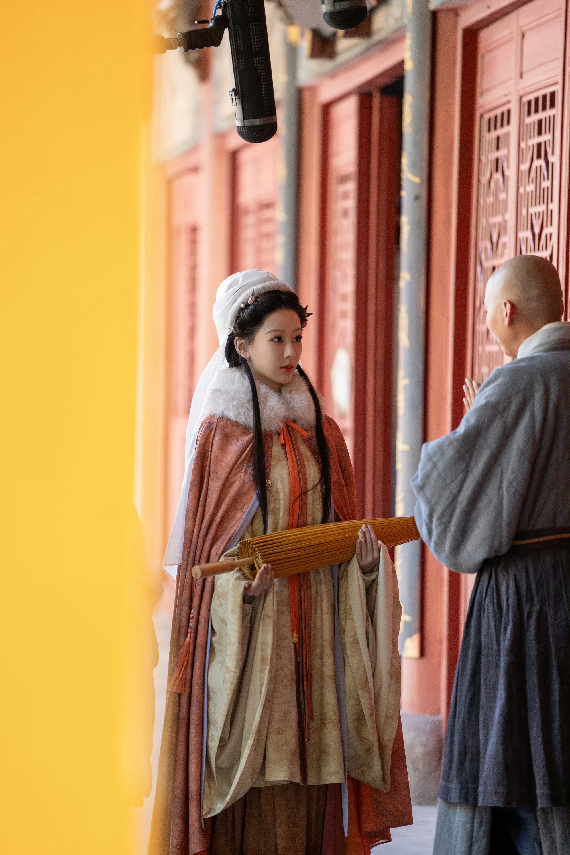 杨紫杨紫李祯 yz杨紫家业 从墨香中走来，她是李祯，肩负着家族的荣耀与使命。看李