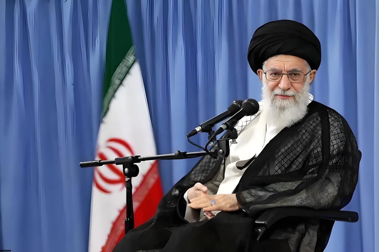 伊朗危险，正在被包围！
【凤凰网】1月24日，特朗普从达沃斯论坛返回华盛顿的“空