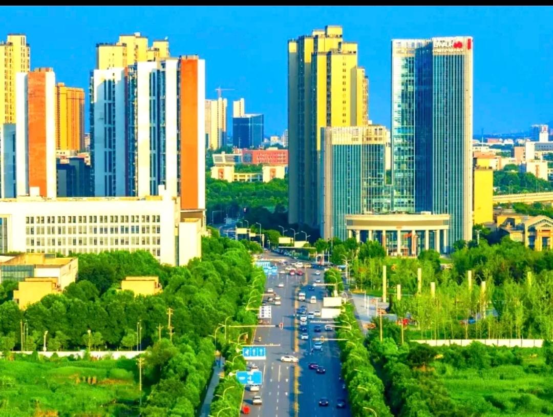 江夏：江汉间的千年回响与时代新章
 
长江东逝，夏水汤汤，在江汉平原与鄂南丘陵的