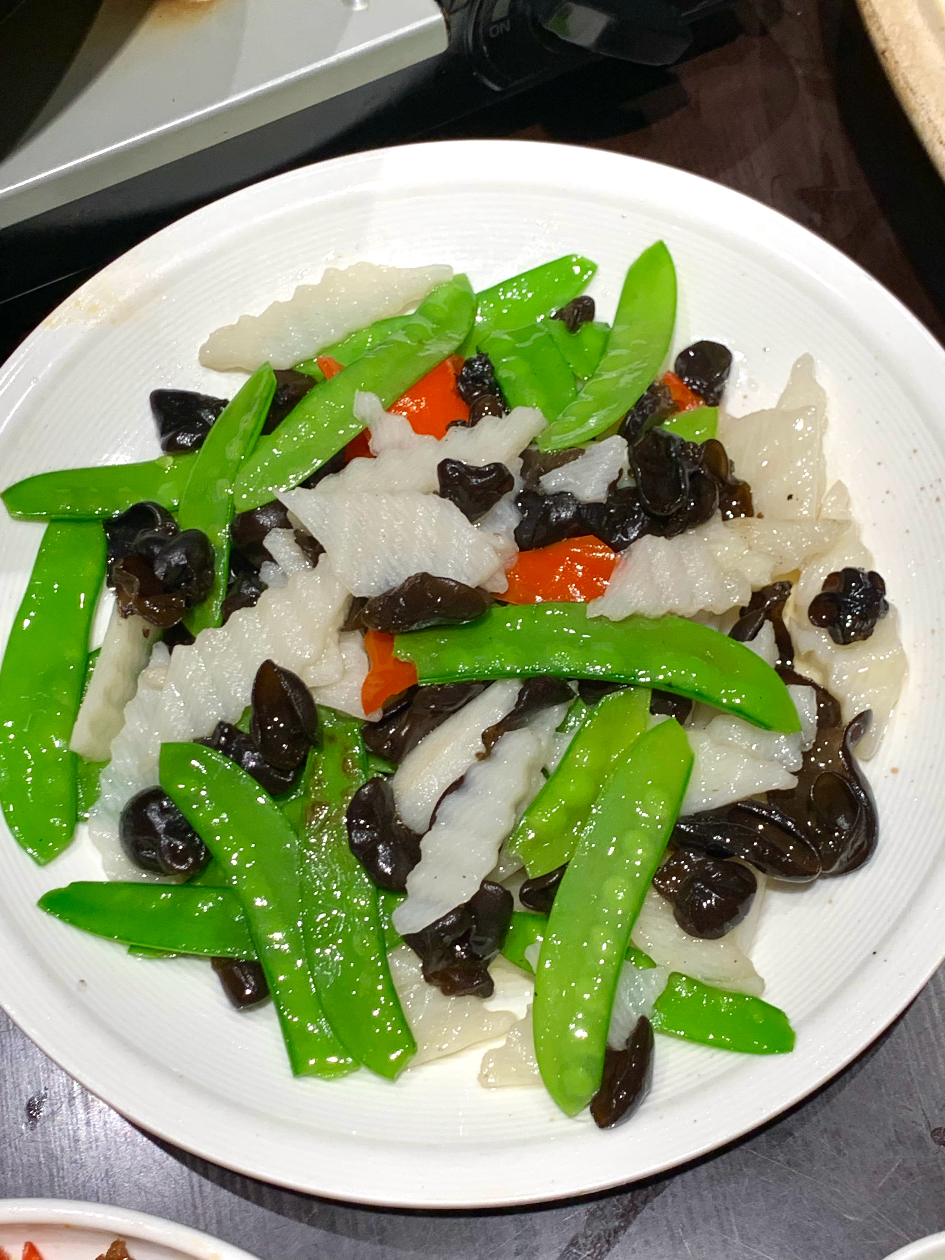 赏天上的月，吹人间的风举头望明月，低头吃月饼但愿花长好，月长圆，人长久 ​​​