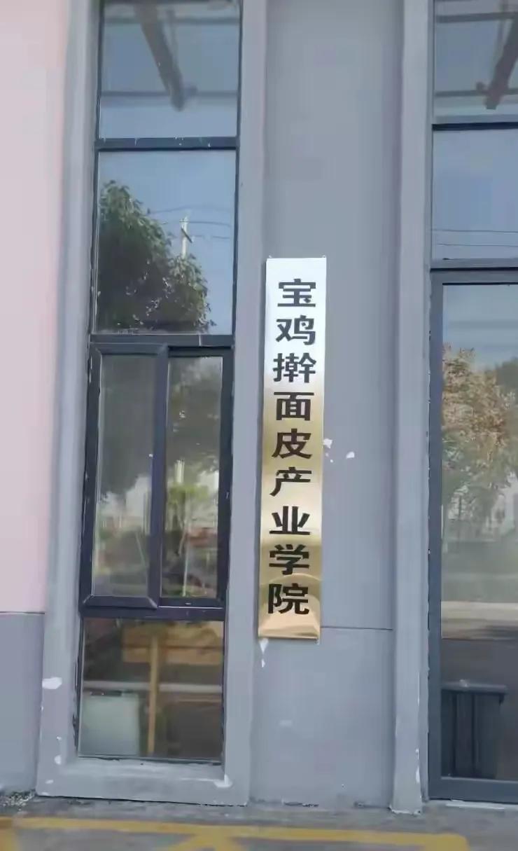 我觉得我姥姥可以当院长。#有点害羞的姥姥# #在姥姥庄# #外婆的眼光# #最好