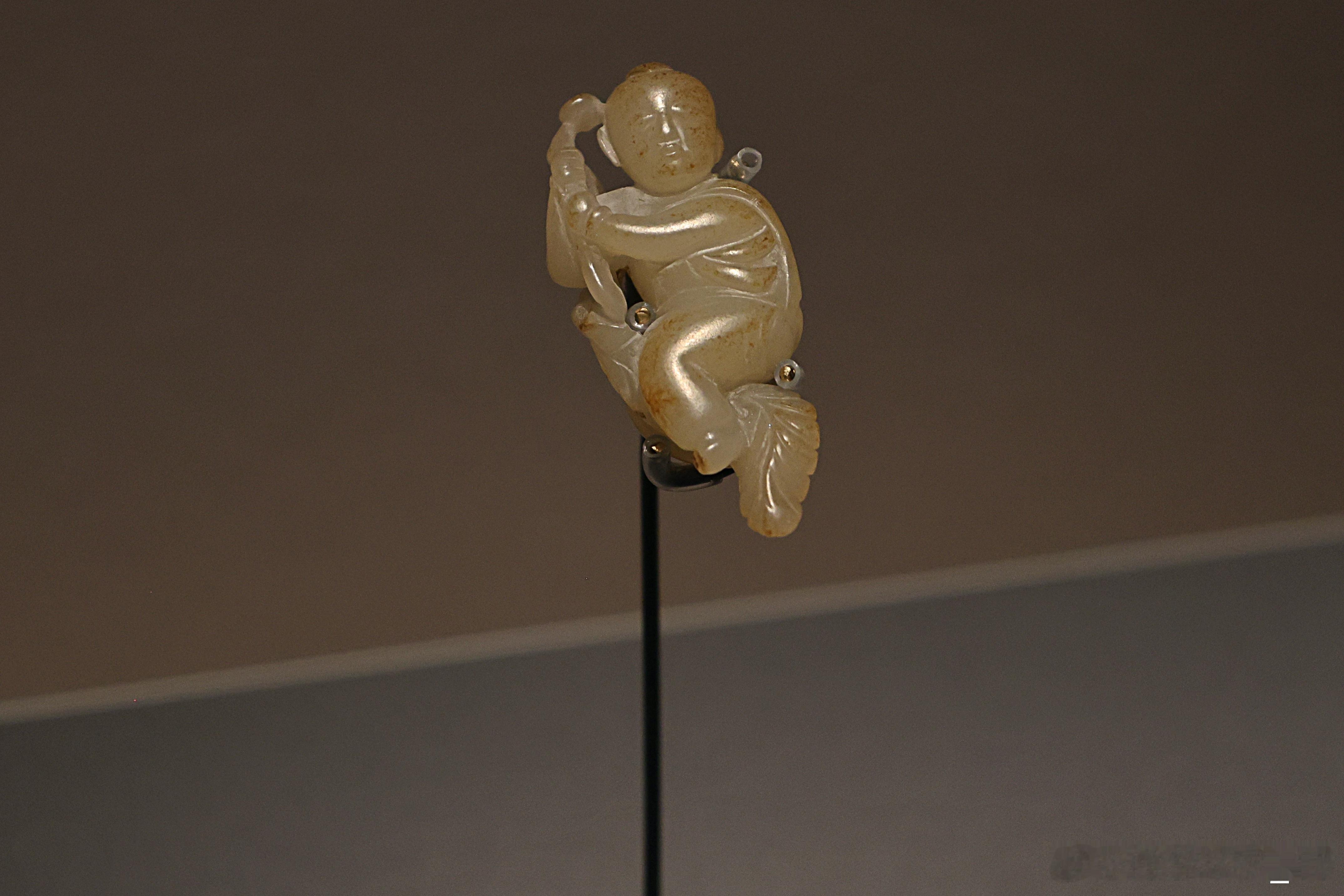 白玉童子坠宋 （公元960-1279年）故宫博物院藏1956年由康泰初捐献故宫。