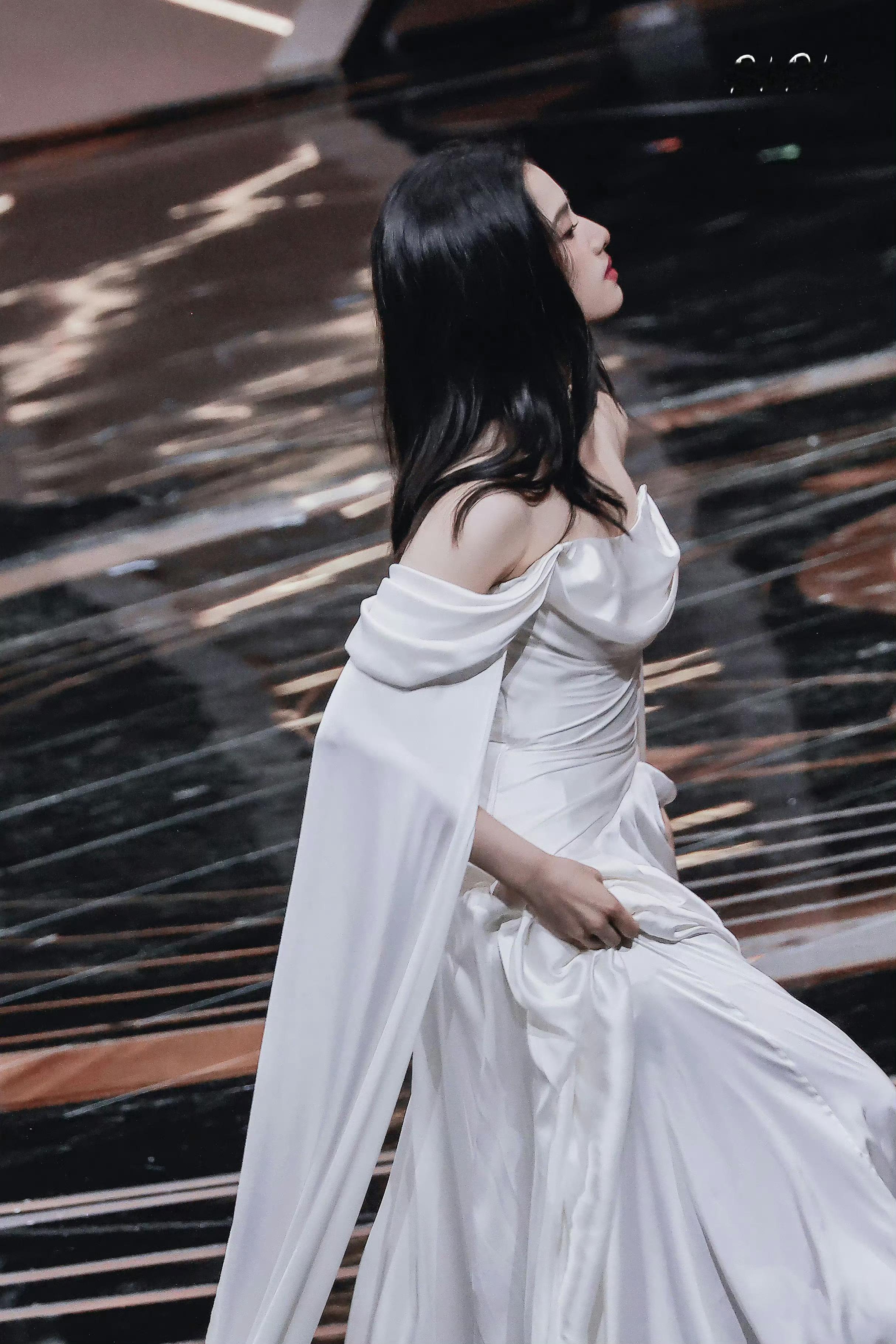 重温下这套～月之女神微博之夜给张婧仪漂亮妆造漂亮裙子😘 