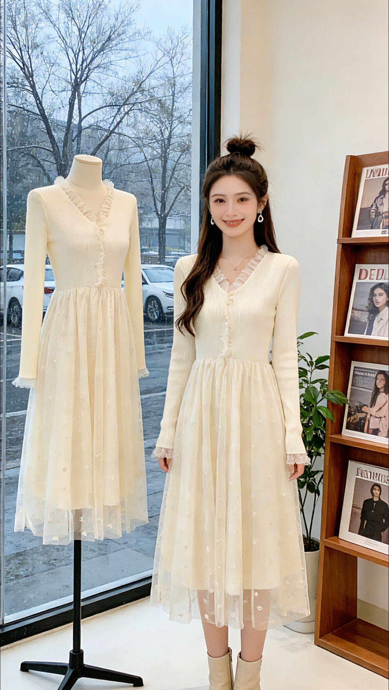 Danny周末和闺蜜逛老城区，阳光穿过梧桐叶落在身上，我穿的这条针织网纱连衣裙太