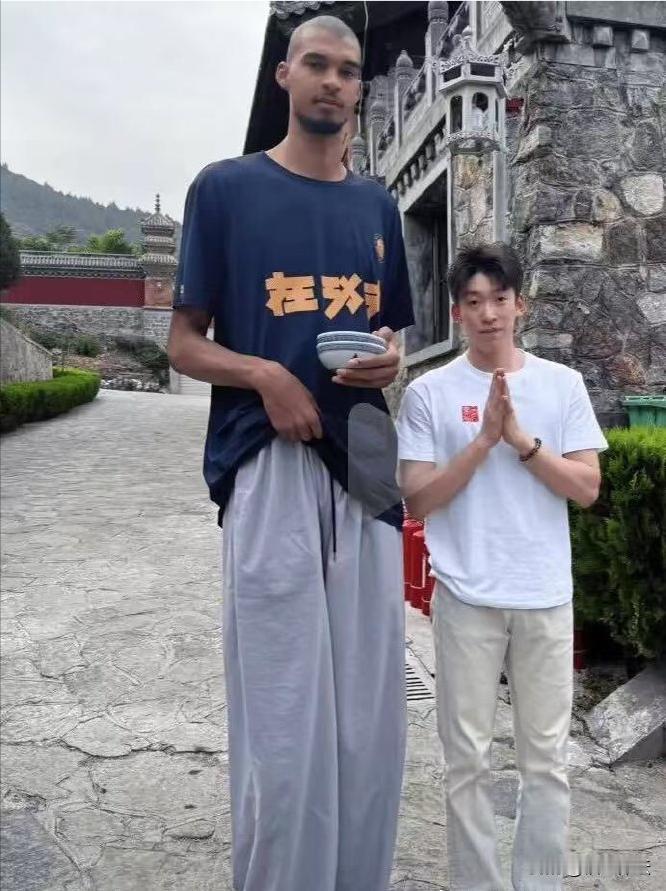 文班亚马又来了。

今天是他在少林寺闭关修行的第6天了，离他暂定的10天修行期已