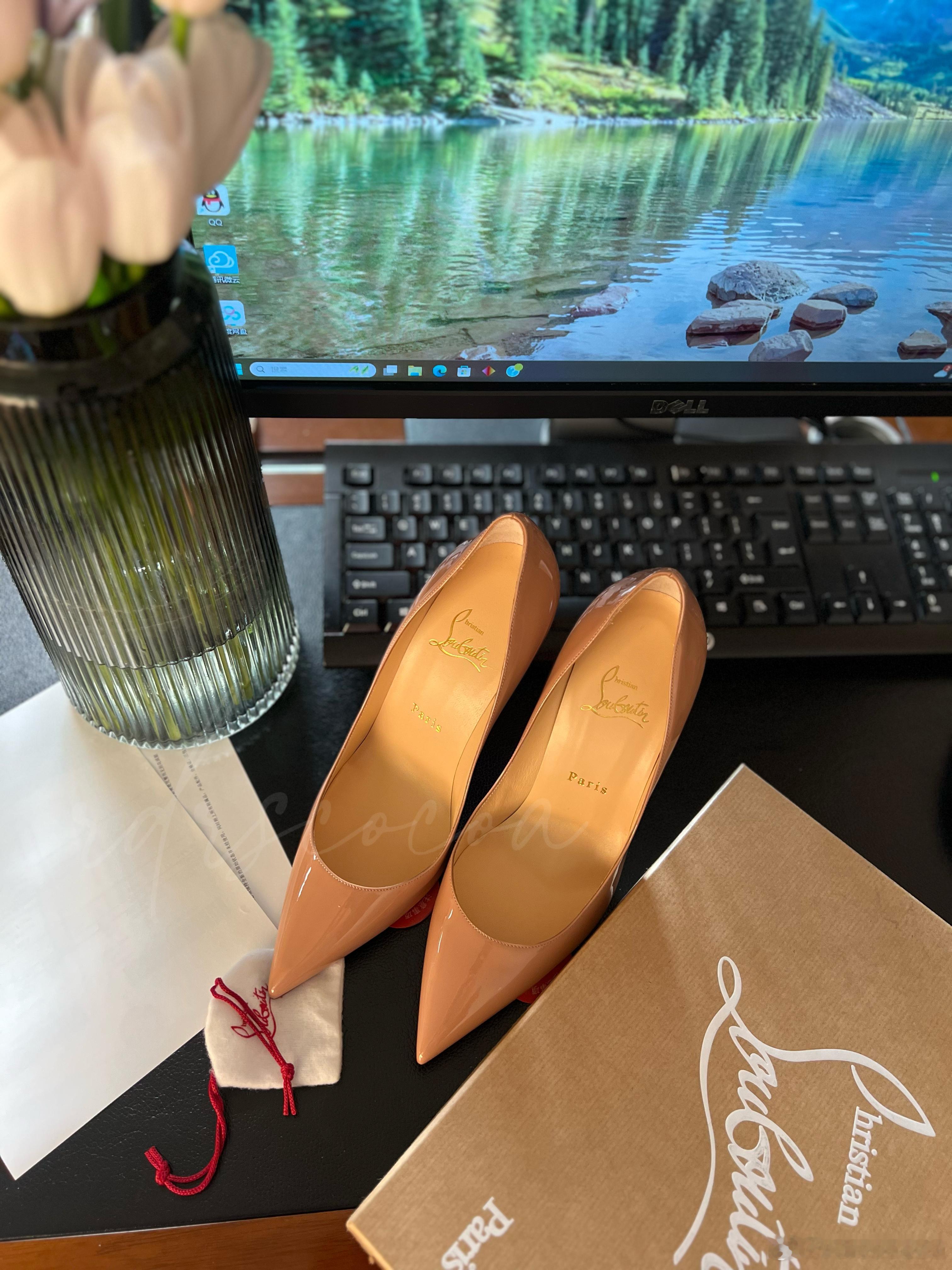 Christian Louboutin kate100👠裸色绝美。 