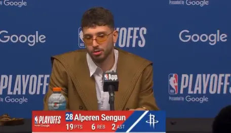 #申京的领袖之路# 今天火箭大胜湖人拒绝被横扫。今天赛前申请给全队来了一场激励人