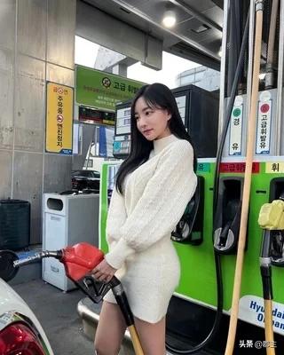 有个问题不明白，我们的油船在霍尔木兹海峡允许通过，我们的石油也主要来自俄罗斯，俄