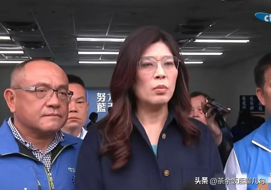 郑丽文今天直接公开表态：全力支持卢秀燕访美，也尊重党团在军购案上的决议。
 
国