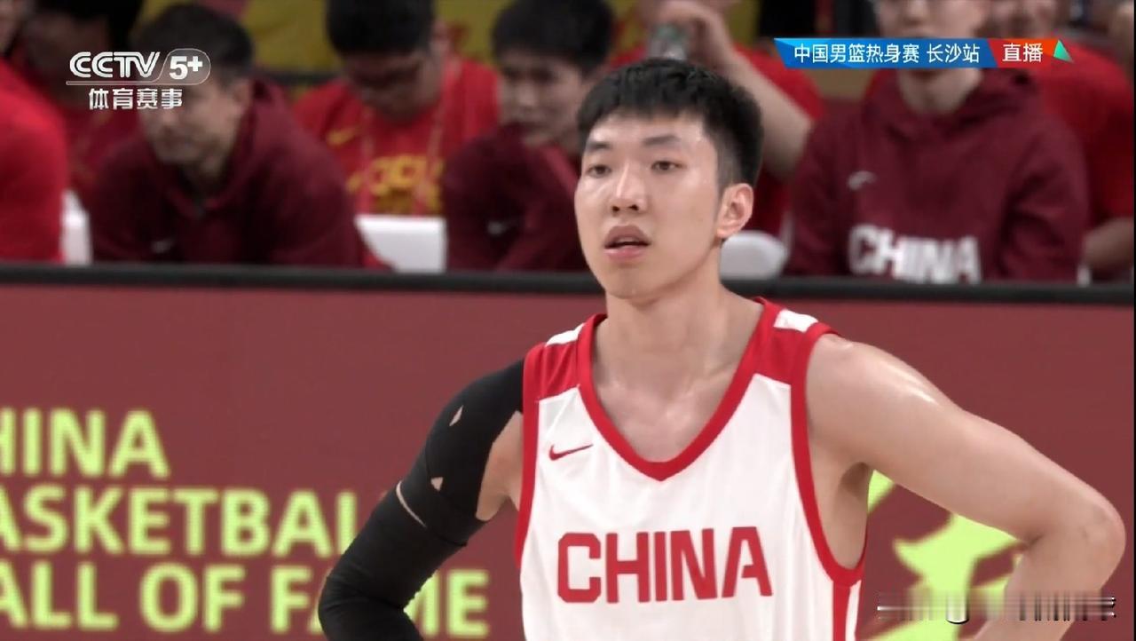 中国男篮球星廖三宁真是球队的末节之神！在今天中国男篮主场以82：78击败塞尔维亚