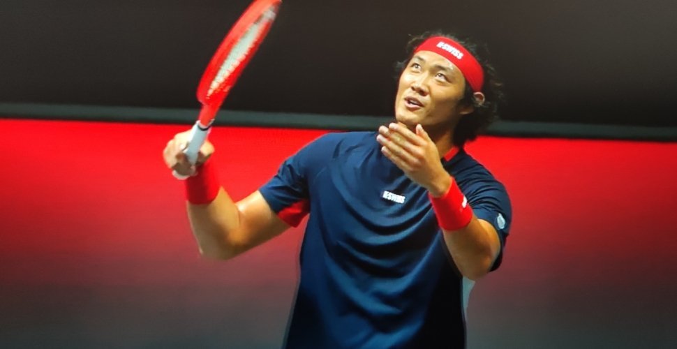 在深圳举办的首局世界网球洲际对抗赛，第二天的男子单打，张之臻对阵意大利选手科博利