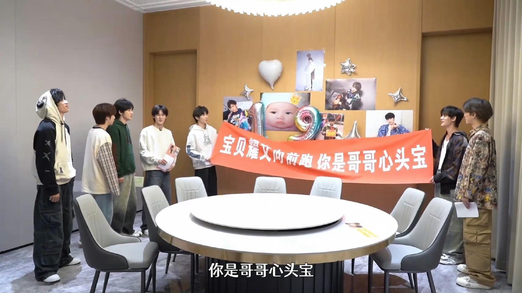 #时代少年团给刘耀文应援#哈哈哈哈哈好可爱啊你们[开摆]#时代少年团给刘耀文打c