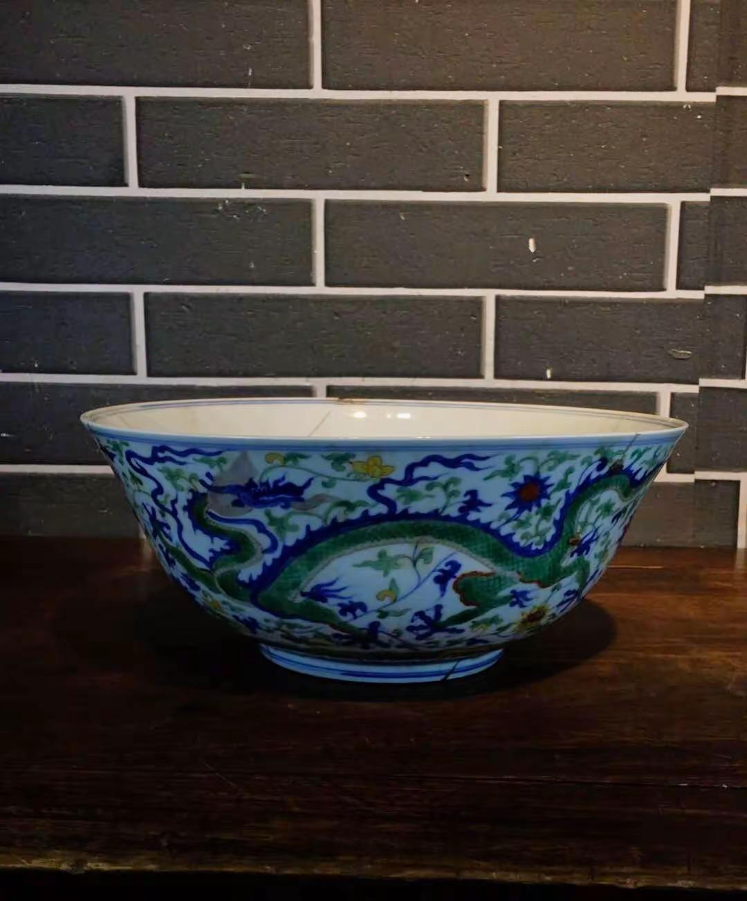 藏品：大明成化款青花五彩缠枝龙纹大碗藏者：程国选 记述：此为大明成化制式青花五彩