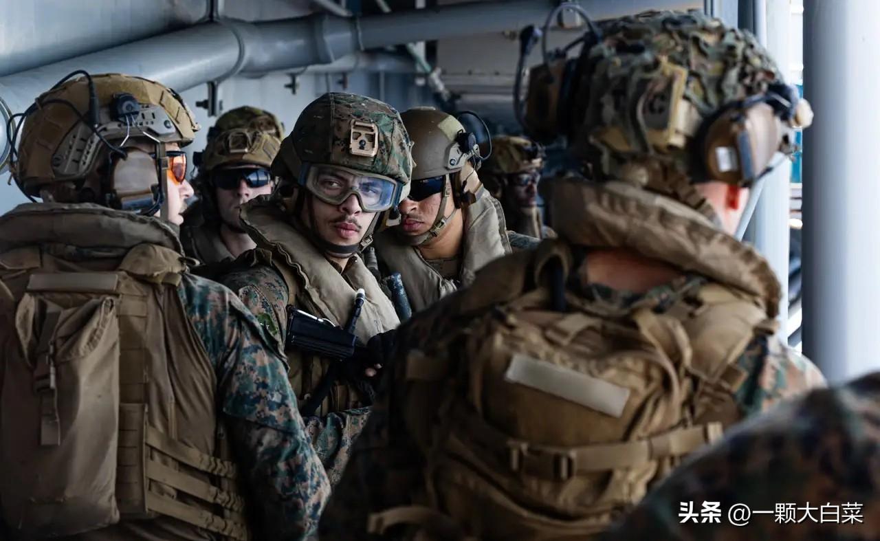 的黎波里号到了，冲滩准备好了？美军真敢干？

3月27日，的黎波里号两栖攻击舰正