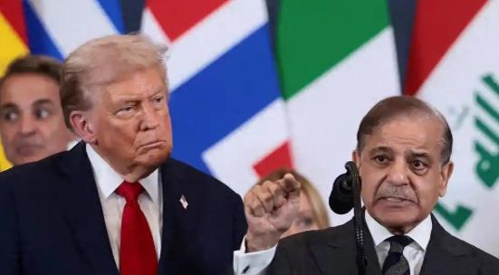 4月7日早上，特朗普在真实社交平台发文，同意暂停对伊朗轰炸两周，接受巴基斯坦调解