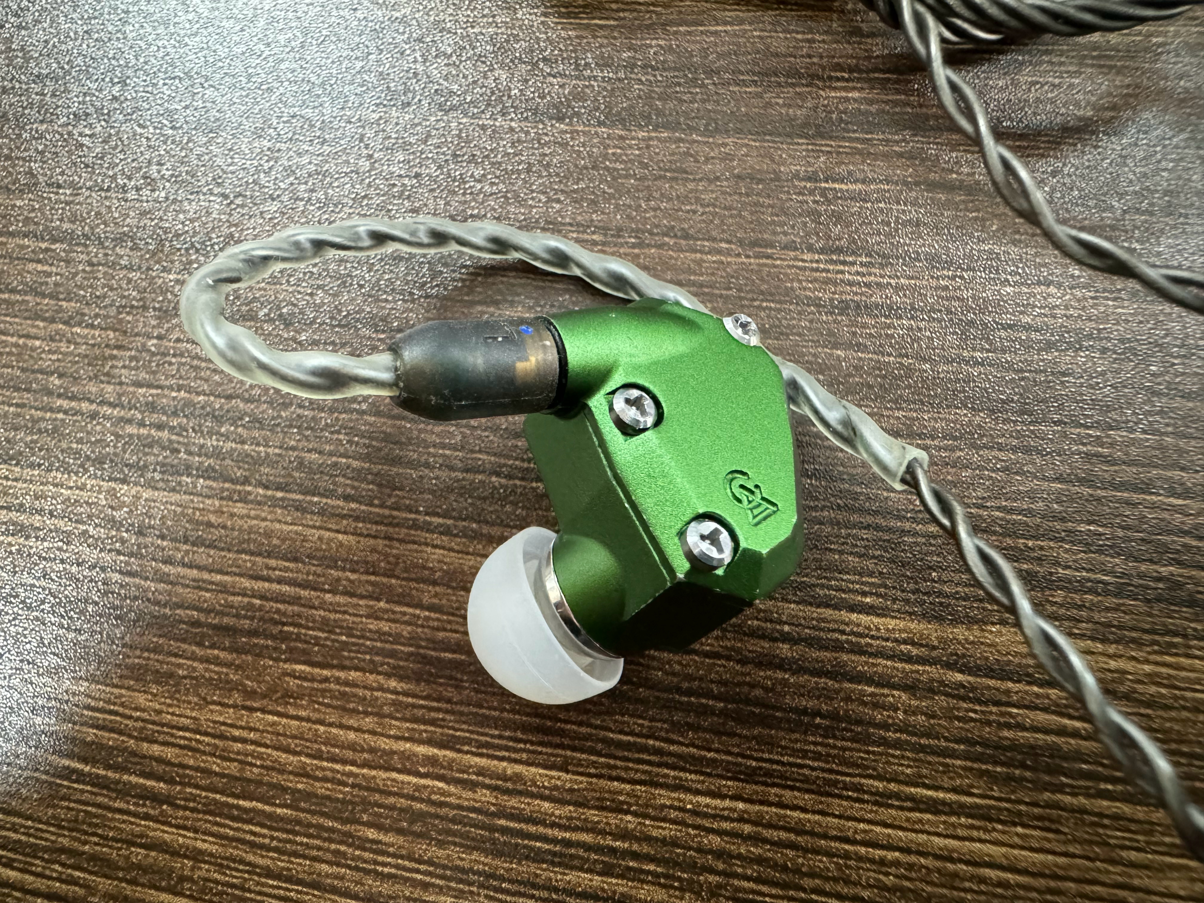 [吹风车]新玩具，alo仙女座，人生中第一次拥有绿耳机，结果买来还是用来给她做视