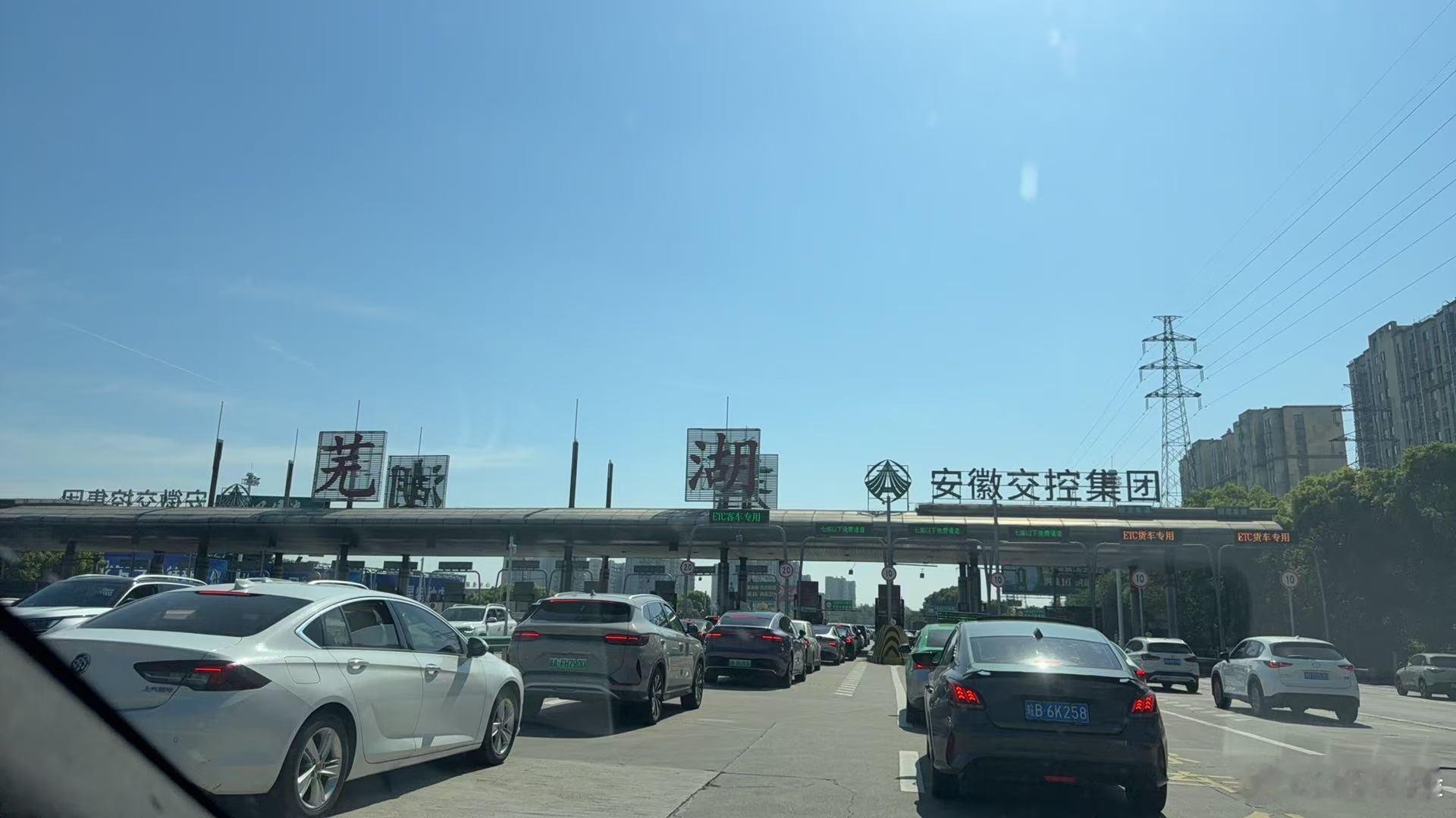 开始堵车了 
