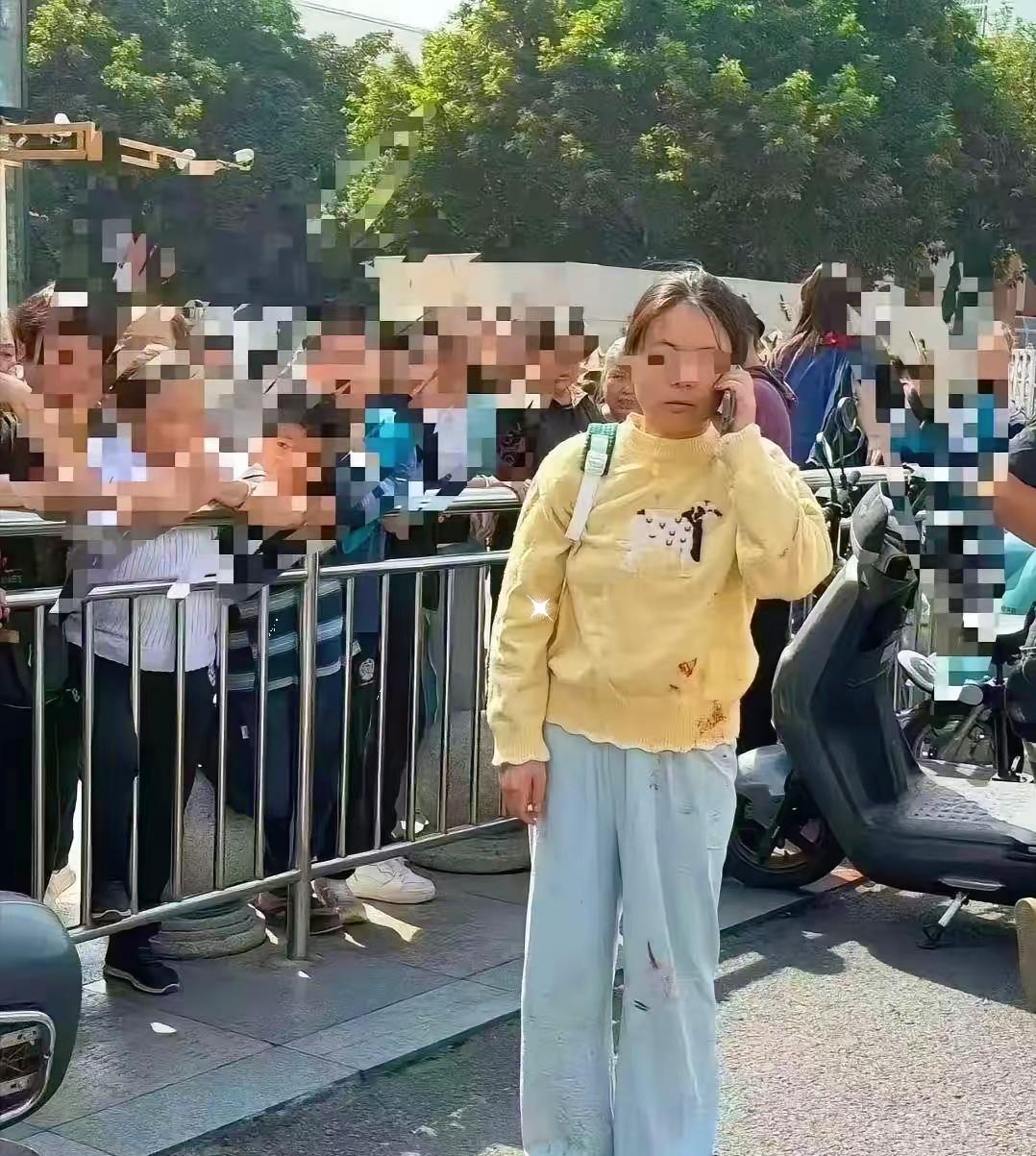成都拿U型锁打人的黄衣服宝妈要有心理准备，由于打了人，那么大概率要面临3个窘况：