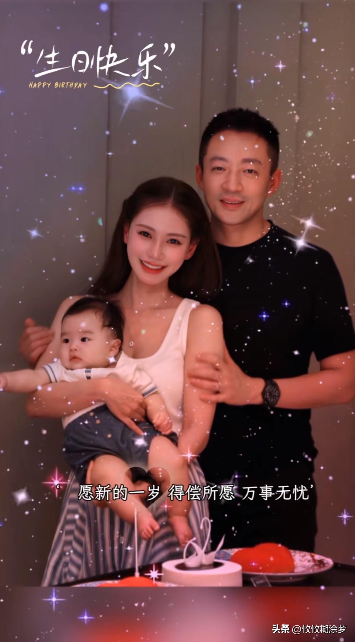 汪宝儿和爸爸一起陪筱梅过生日，
筱梅温柔又美丽可爱，
画面温馨，美好！
一家人和