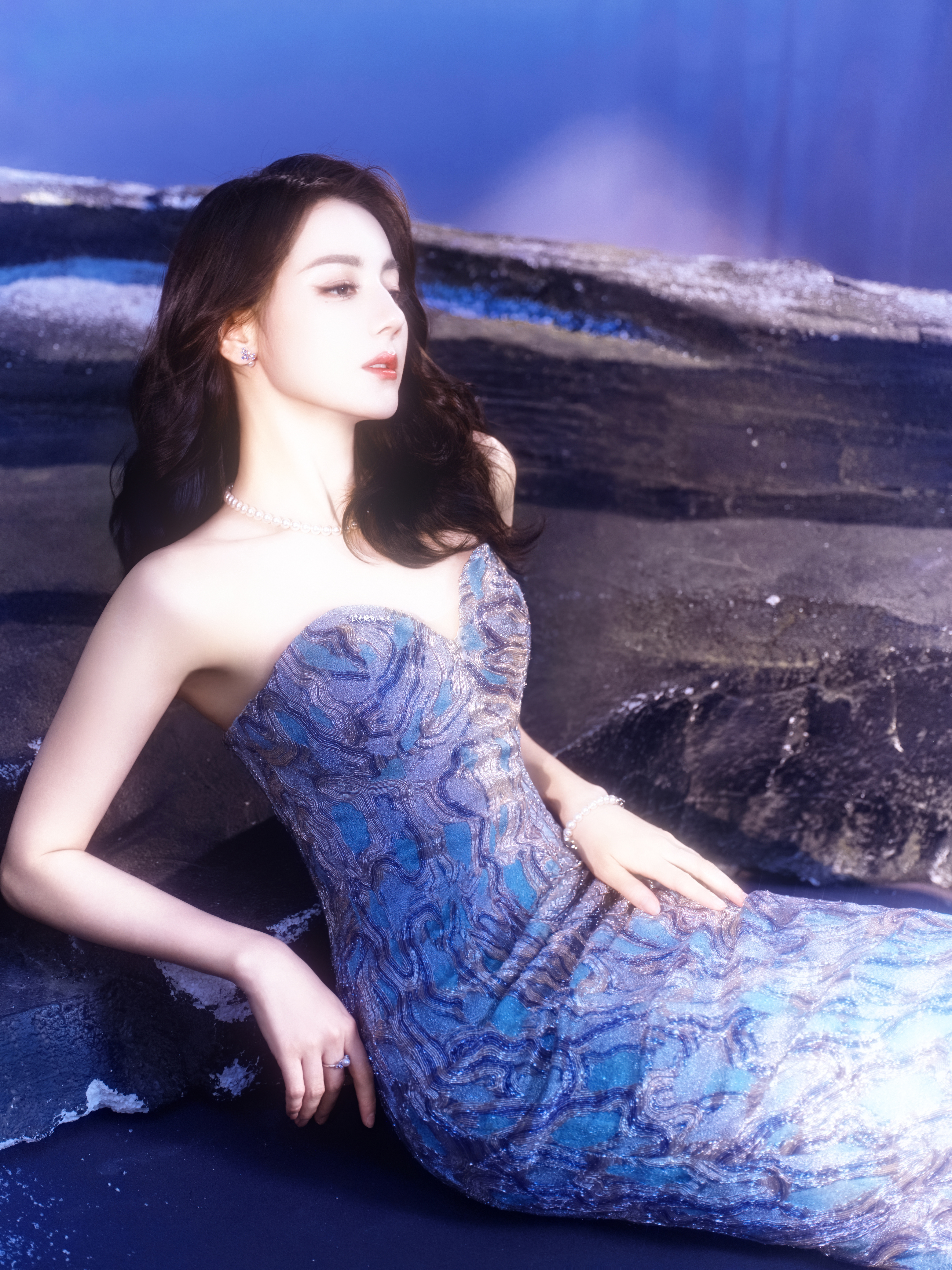 迪丽热巴蓝裙公主 看得出她是公主，漂亮的公主！🩵💙 