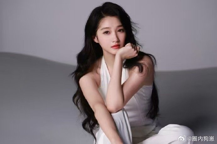 关晓彤金靖王玉雯各美各的关晓彤金靖王玉雯加盟北京台春晚！酷飒、甜笑、软萌三种美貌