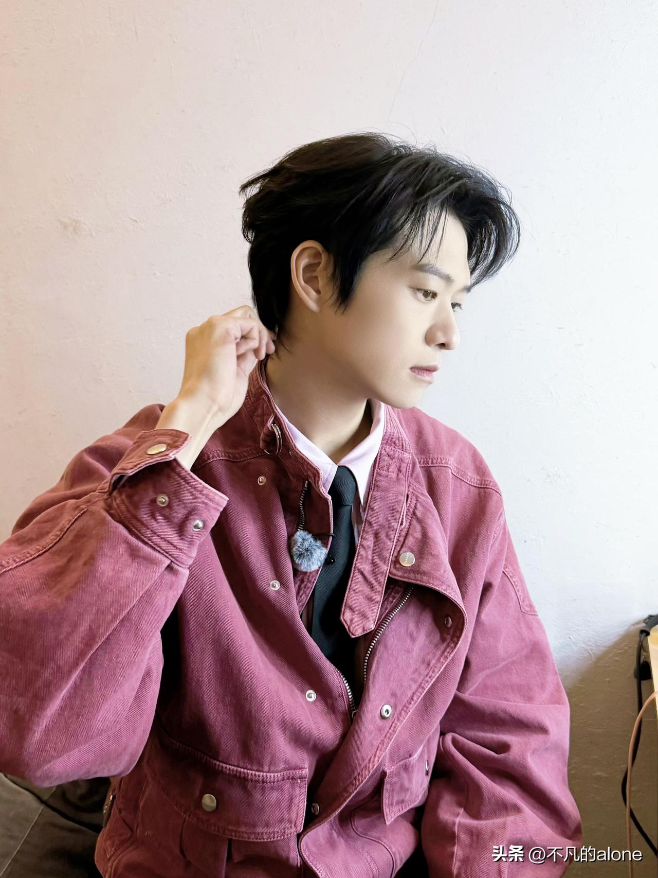 3月10日，魏大勋更新动态，并配文“冷吗？ 我开热点给你”。

他晒出4张生活照