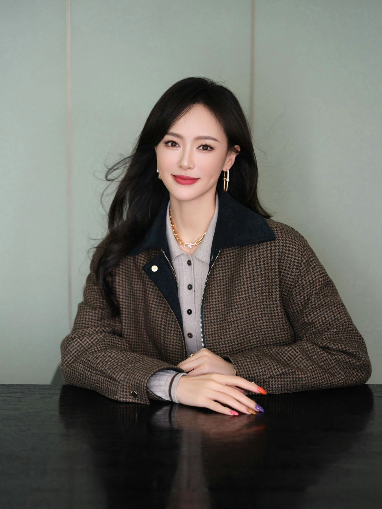唐嫣叽里咕噜说啥呢光看脸了 果然美女就该多出线下！今日参与上海线下活动，聊起家乡