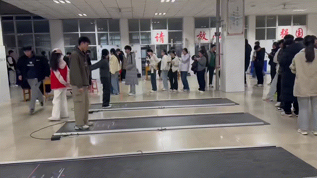 兄弟除了现在回去复读，我想不到别的办法了[得意]