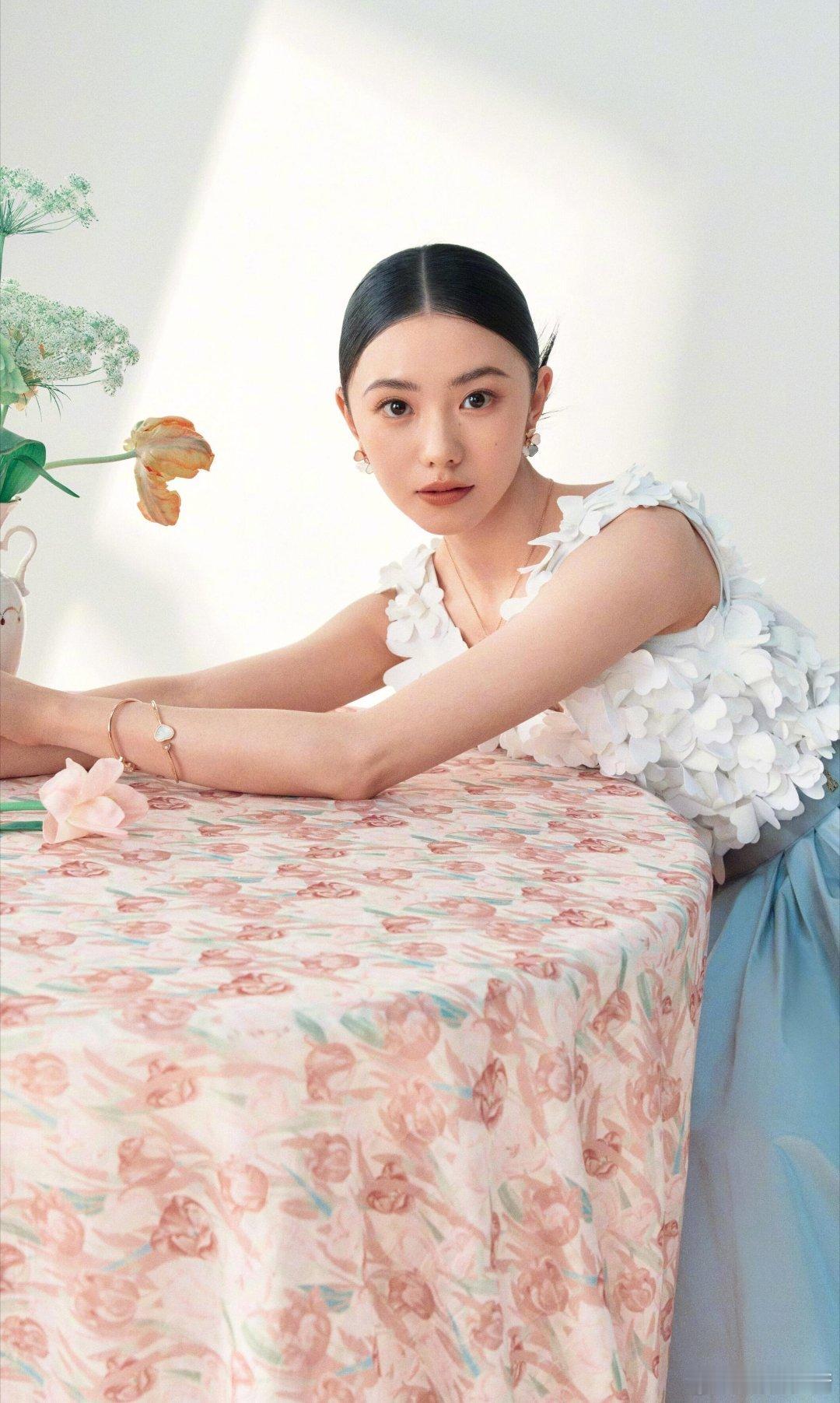 刘浩存《时尚先生》四月内页大片释出，美得让人移不开眼，气质绝了，表现力满分，颜值