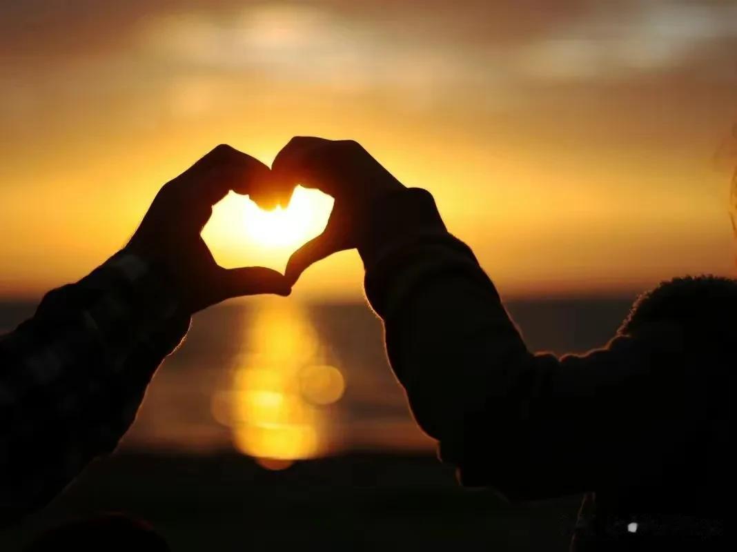 人生最幸福的事，就是找到一个可以认识的人，陪你走完人生的旅程。冷暖已相知，欢乐已