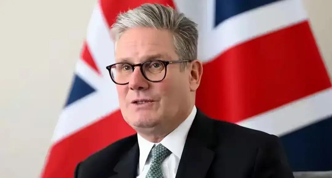 英国首相斯塔默在离职的最后阶段还在反华，将中国敬业集团旗下的英国钢铁公司国有化。