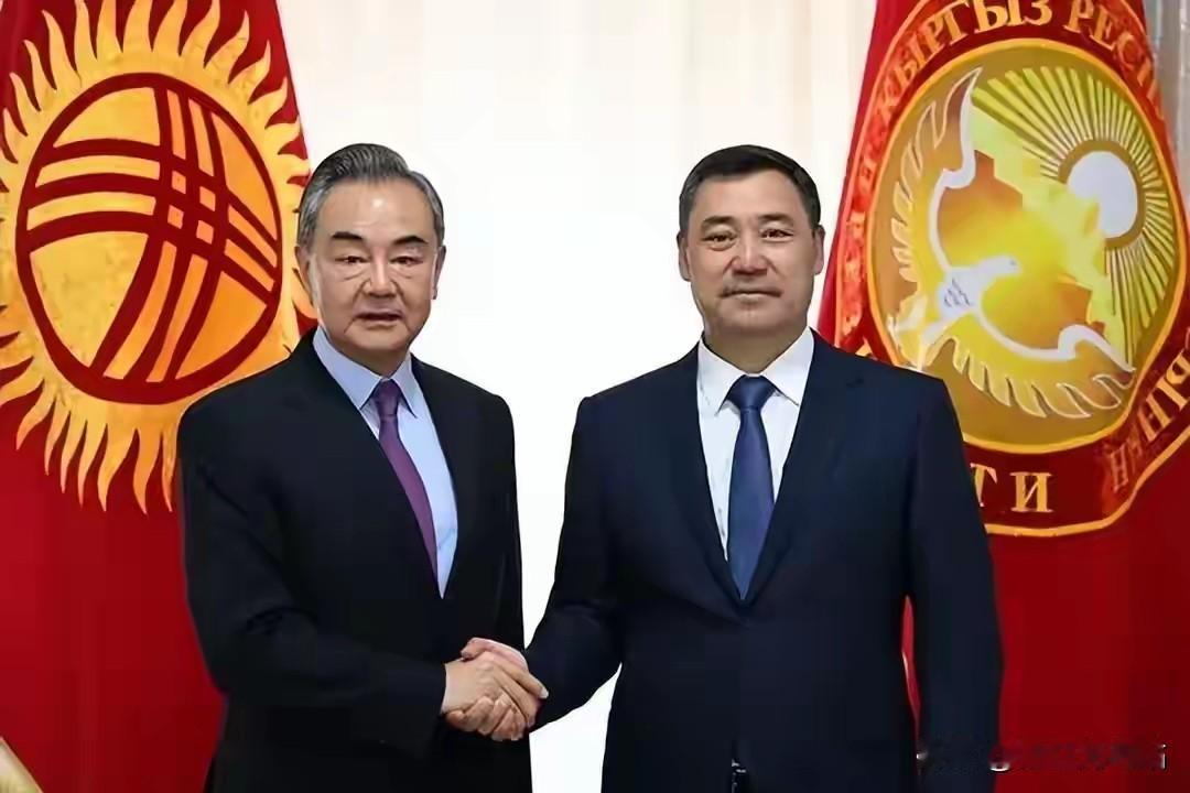 绝不叫停！吉国强硬出手整治谣言，力保中吉乌铁路，粉碎舆论闹剧
 
耗时近三十年筹