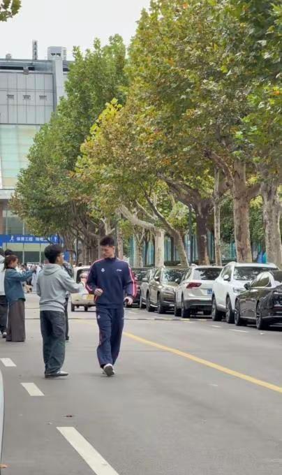 首场比赛状态欠佳，但永远选择相信王岚嵚 首场比赛状态欠佳，但永远选择相信王岚嵚。