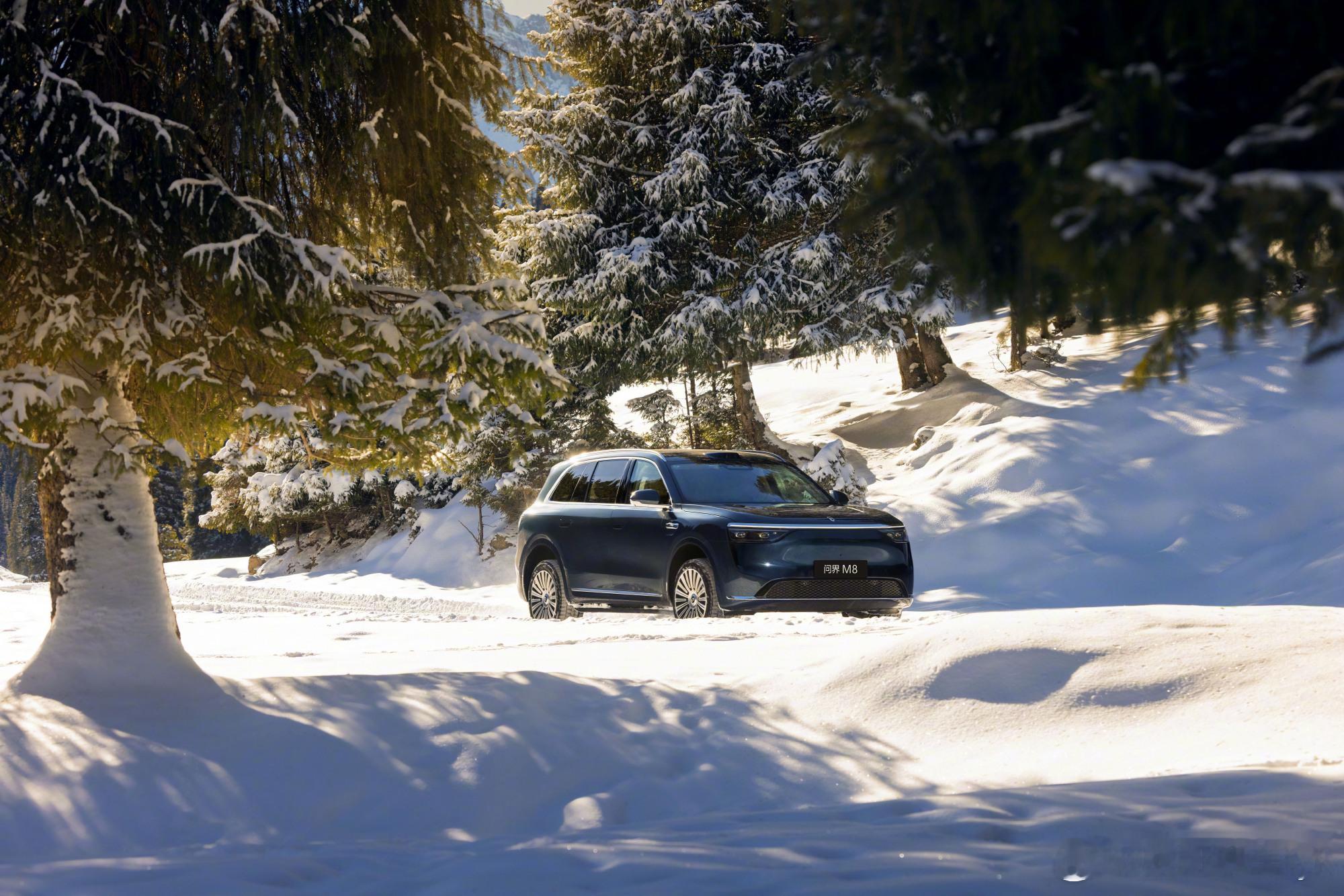 问界M8冬季出行实力护航问界M8以多项技术解决冬季用车痛点：远程启动暖风告别“冰