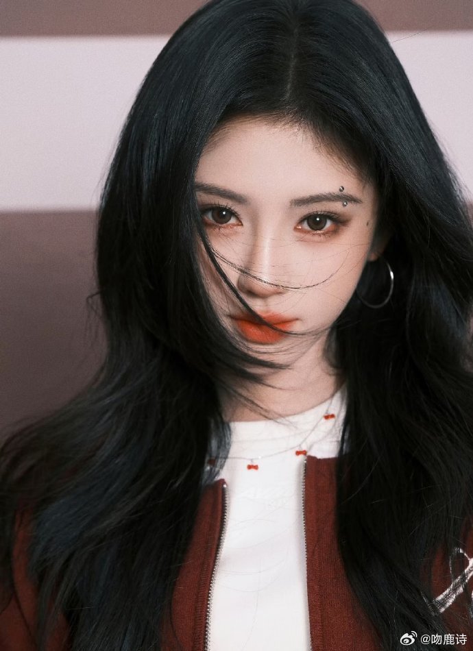华天崎60秒回顾鞠婧祎妆容谁能拒绝鞠婧祎的通勤妆啊，华天崎60秒回顾整年妆造，每