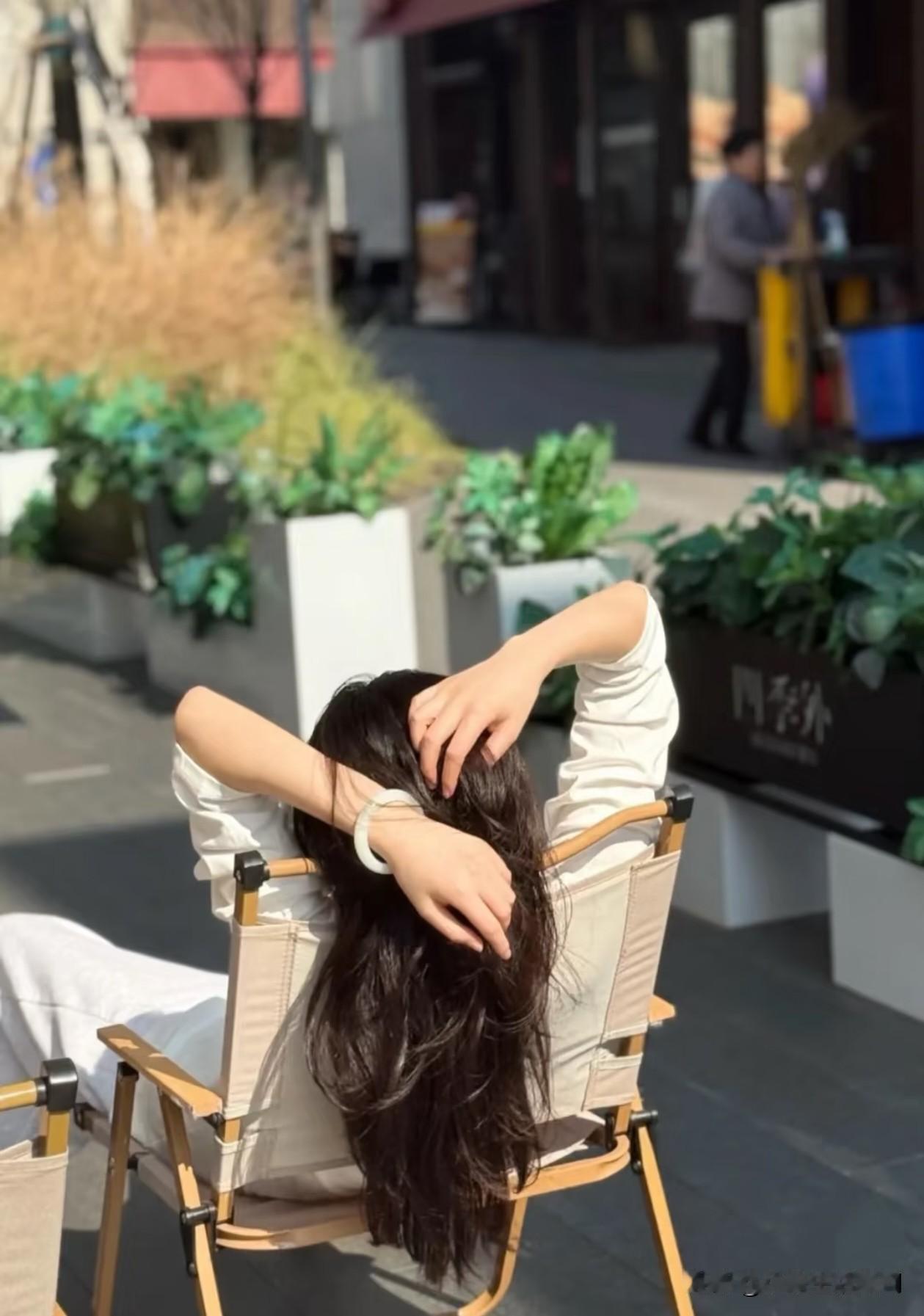 有事放松，无事放空。趁有点太阳，把发霉的情绪晒一晒[比心]