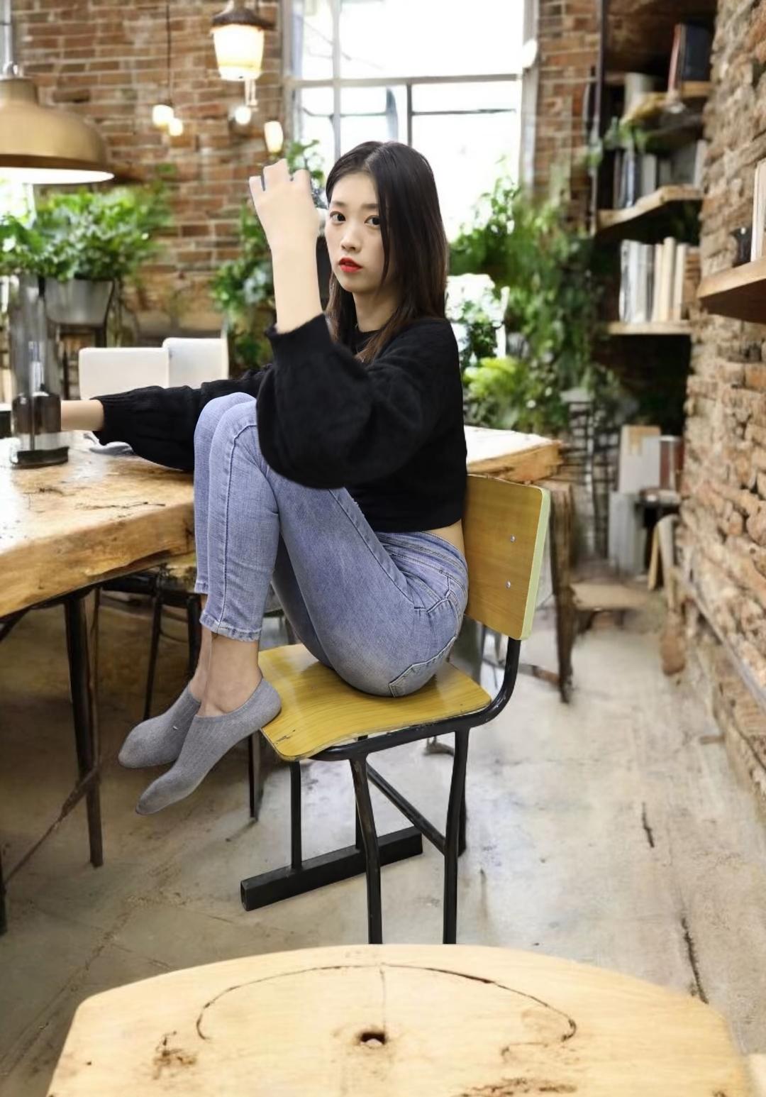 在复古咖啡馆里，享受悠闲时光，随手一拍都是风景。