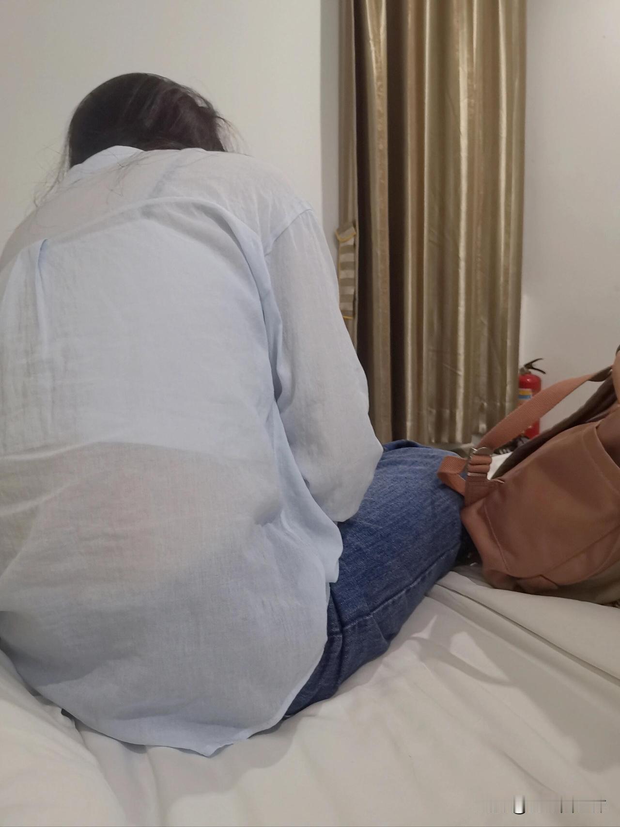 上周去面基，她离异30岁带一娃，花了5000多手都没摸到，吃饭花了1500，给她