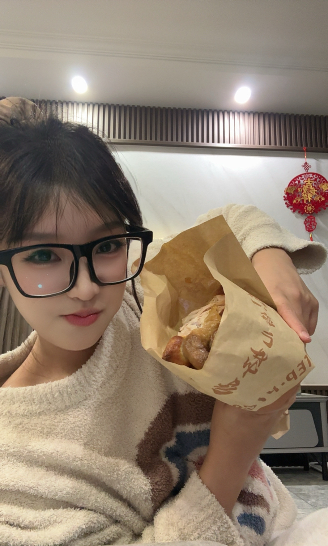 这这这谁能忍得住 我先来一口[坏笑] ​​​