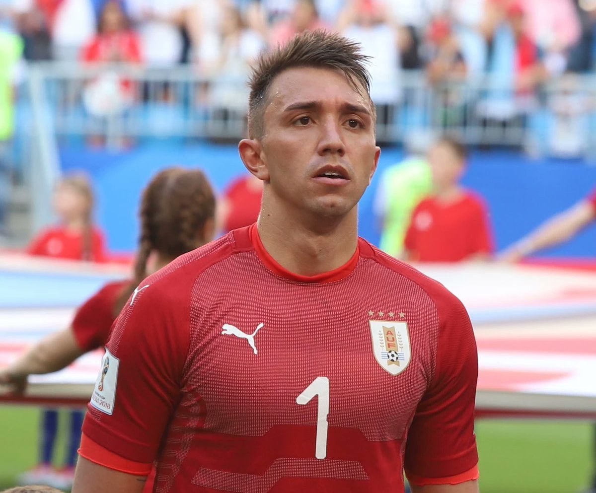 时隔4年回归穆斯莱拉入选乌拉圭国家队 ✅️费尔南多·穆斯莱拉将在此次国际比赛日期