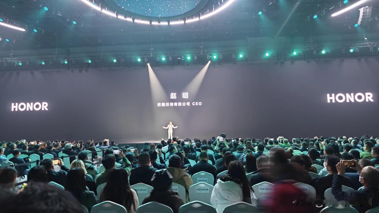 【我在现场】荣耀Magic6系列发布会看点汇总：
1、卫星通信质量如何，相对于华