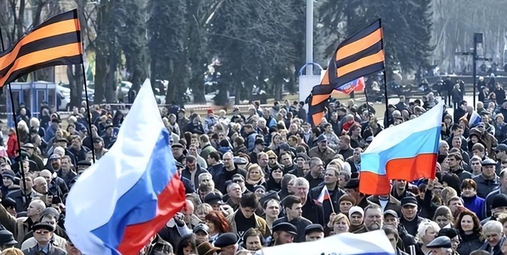 后悔也晚了！投靠西方沦为炮灰，乌克兰人民哭求前总统回归！

基辅街头最近总能看到