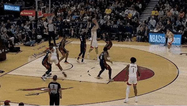 谢泼德45度接申京助攻，三分再中开局4中3得到8分


11月20日讯 NBA常