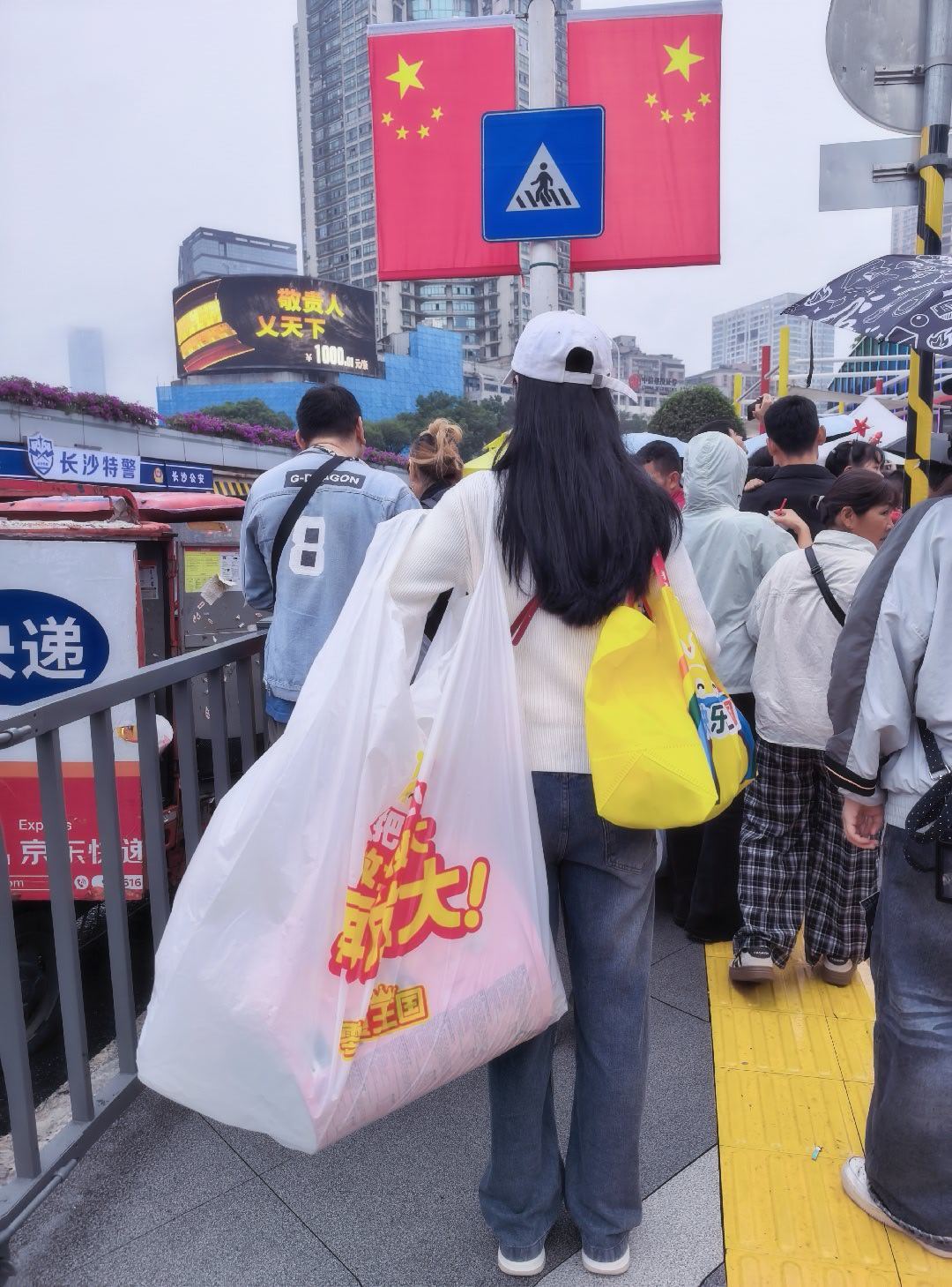 再也不想国庆节出门了，像逃难的… ​​​