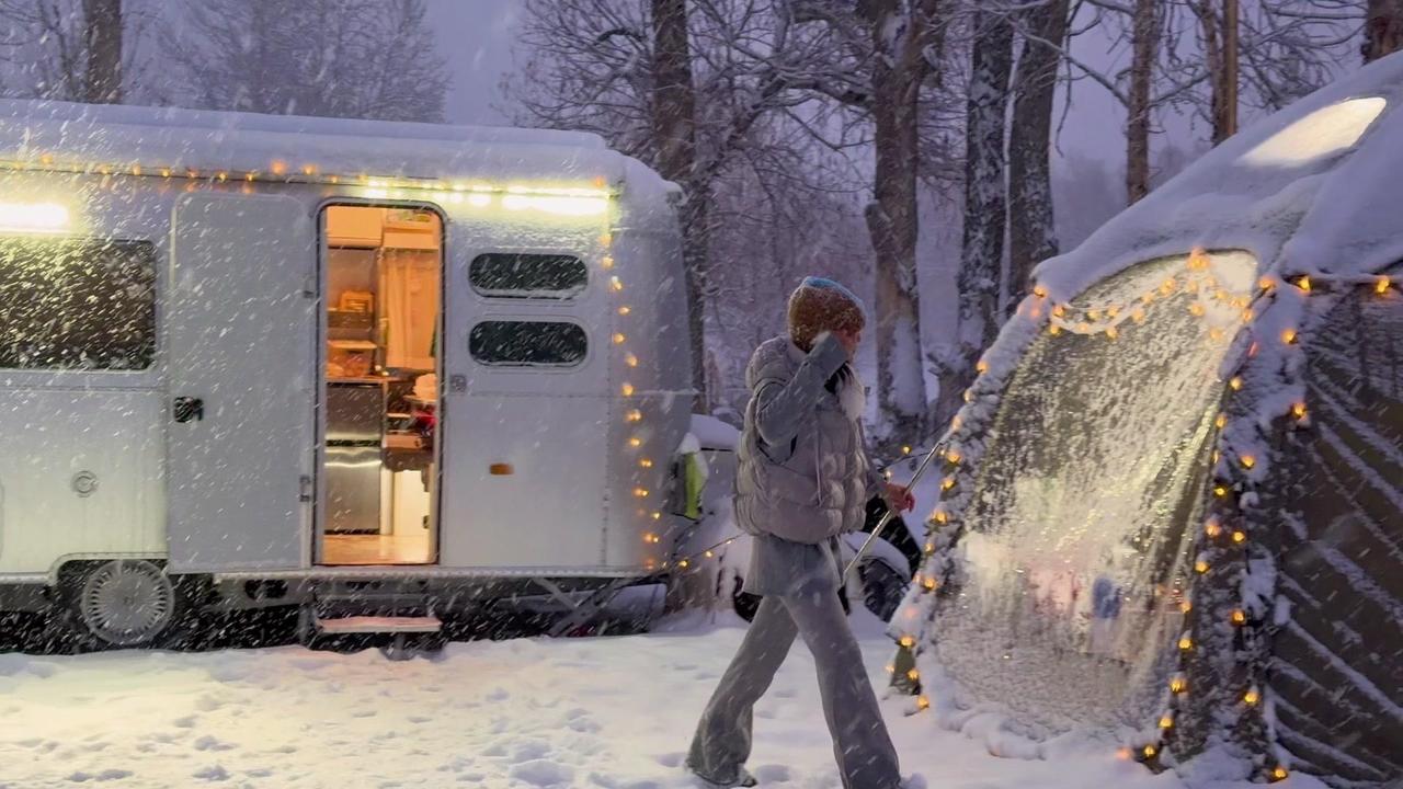 把家安在阿勒泰，从秋天就开始等一场大雪。
两米厚的雪落下来，想让小院变成童话。