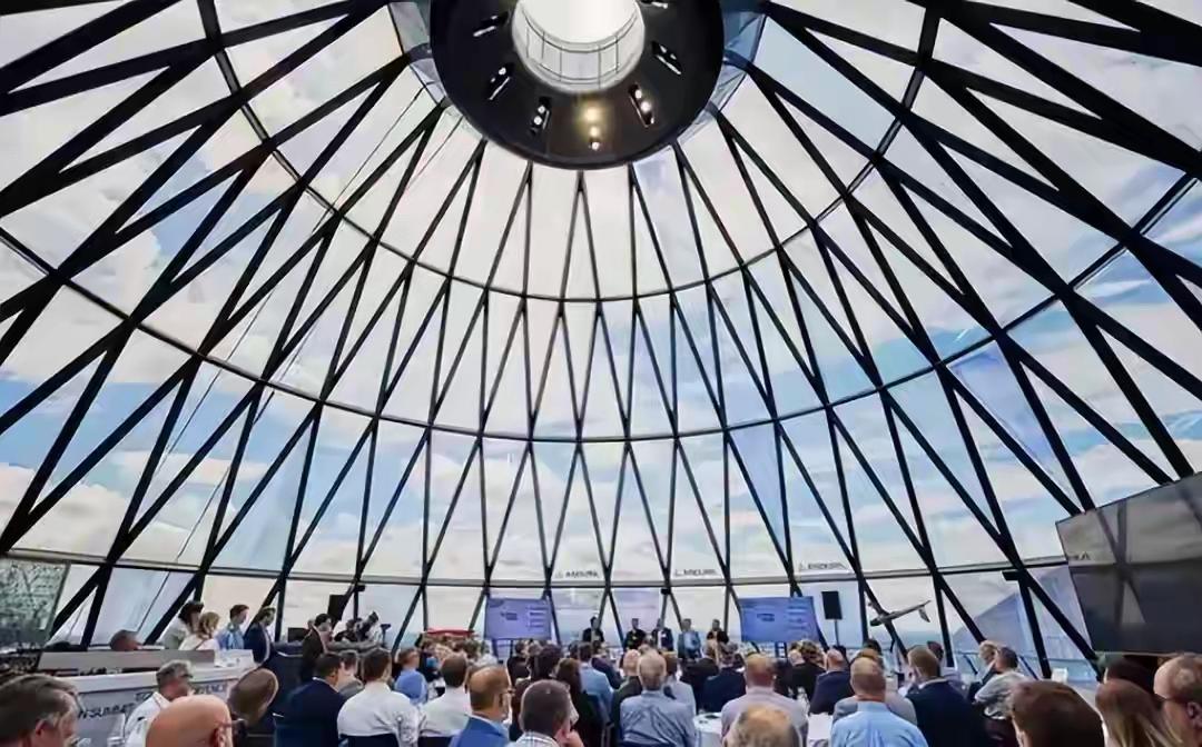 特朗普111亿对台军售捅马蜂窝！中方拉黑20家美企，稀土断供让美军工慌了
 
特