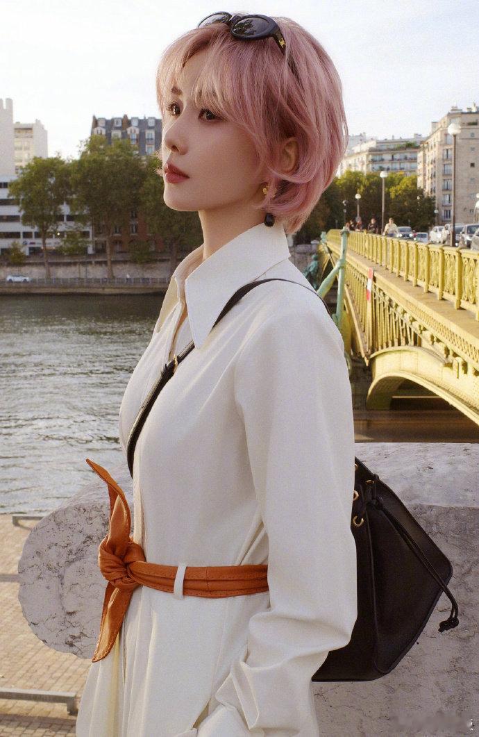 Celine大秀明星阵容太豪华 巴黎的浪漫底色里，即将加入四张亮眼的中国面孔！本